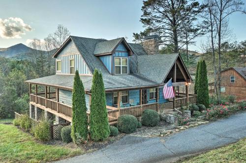 Mountain-View Cabin with Hot Tub, Near Lake Chatuge! in Hiawassee, USA
