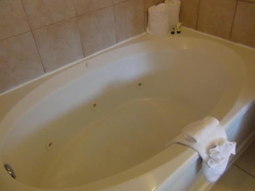 King Room with Spa Bath - Non-Smoking
