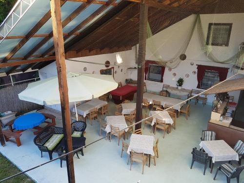 Villa-Negra Retro Panzió – Balatonfoldvar, AZ