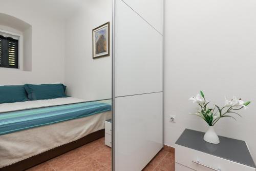 Seafront apartment Orahovac - main image