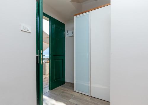 Tanja's Seafront Orahovac Apartment in Orahovac