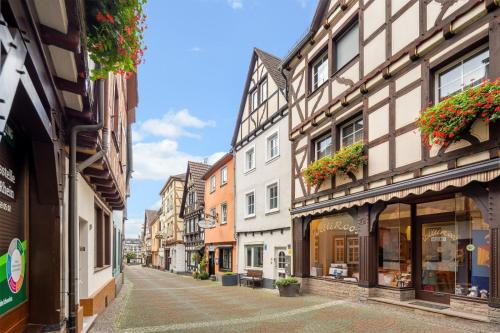 Hocher 1.6km von Dattenberg entfernt