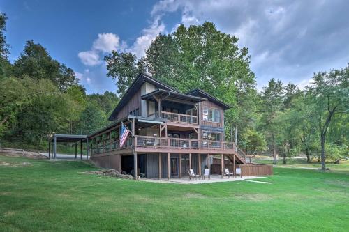 Waterfront Beaver Lake Hideaway with Kayaks and More! in Fayetteville (AR)