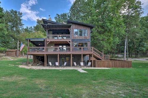 . Beaver Lake Hideaway with Fire Pit by Marina