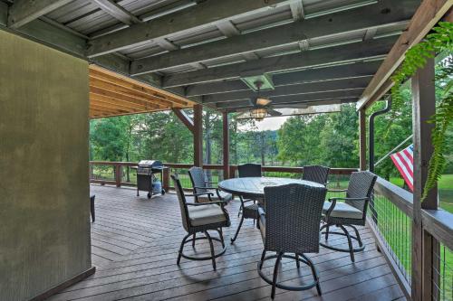 Waterfront Beaver Lake Hideaway with Kayaks and More! in Fayetteville (AR)