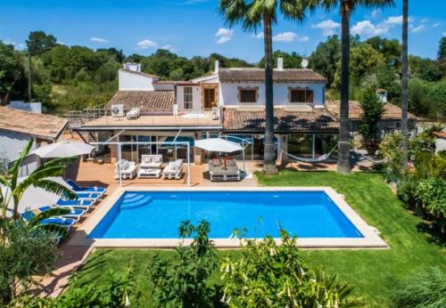 Holiday Home in Llubi Sleeps 6 with Pool Air Con and WiFi gîte à louer Llubí