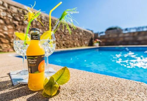 Costitx Holiday Home Sleeps 8 with Pool Air Con and WiFi gîte à louer Ruberts