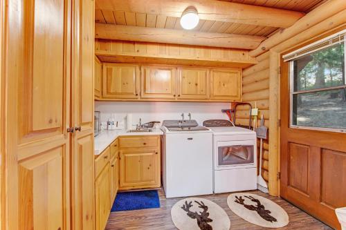 Pine Cone Haven in Idyllwild, USA