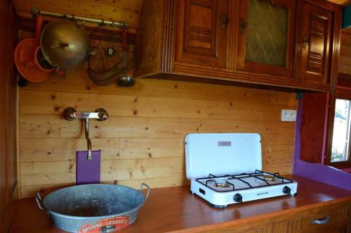 廚房, 拉魯羅特的拉菲酒店 (La Roulotte de la Fay) in 東皮埃爾萊索爾梅