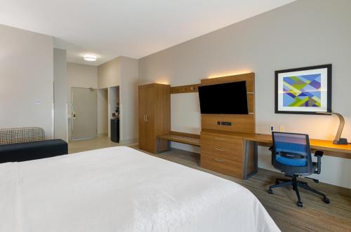 Holiday Inn Express Hotel & Suites Weston