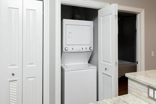 Modern River West 2BR with W&D by Zencity - image 14