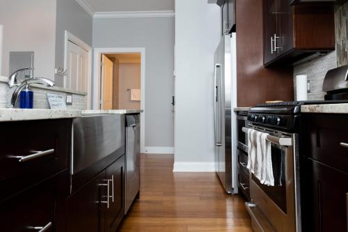 Modern River West 2BR with W&D by Zencity - image 13