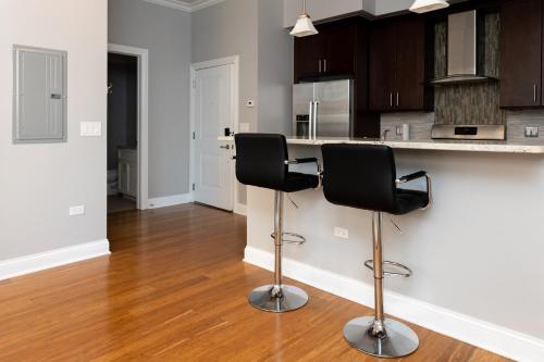 Modern River West 2BR with W&D by Zencity - image 12
