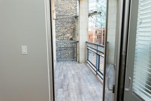 Modern River West 2BR with W&D by Zencity - image 9