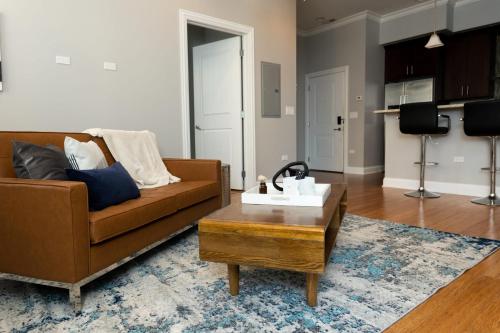 Modern River West 2BR with W&D by Zencity - image 12