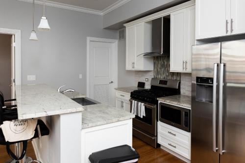 Modern River West 2BR with W&D by Zencity - image 14