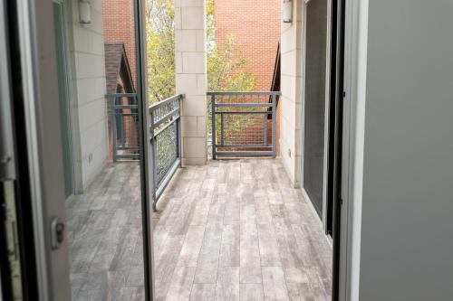 Modern River West 2BR with W&D by Zencity - image 4