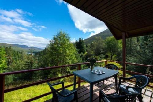 2 bedroom lodge sleeps 4 loch and mountain view