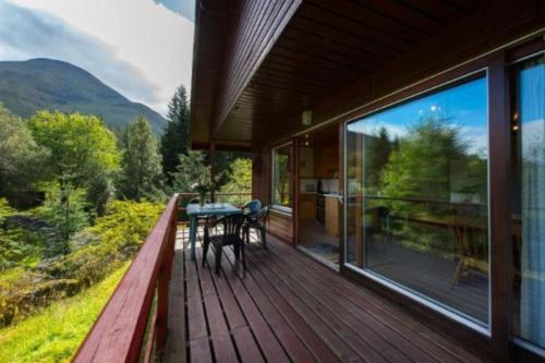 2 bedroom lodge sleeps 4 loch and mountain view