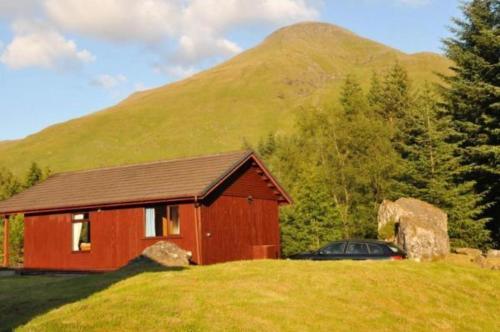 2 bedroom lodge sleeps 4 loch and mountain view