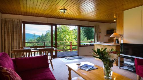 2 bedroom lodge sleeps 4 loch and mountain view