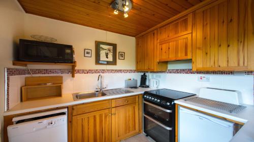 2 bedroom lodge sleeps 4 loch and mountain view