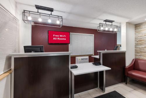 Red Roof Inn Findlay - image 8