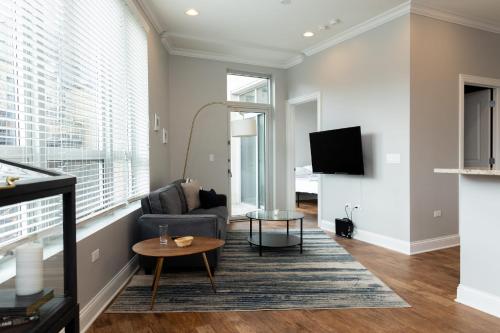 Modern River West 2BR with W&D by Zencity - image 10