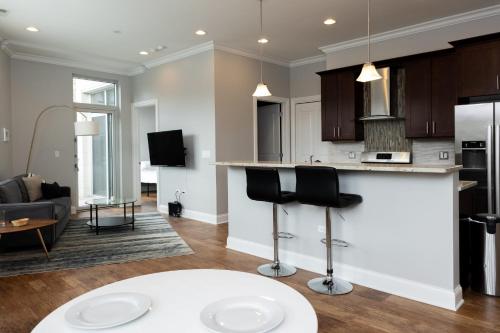 Modern River West 2BR with W&D by Zencity - image 7