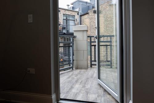 Modern River West 2BR with W&D by Zencity - image 3