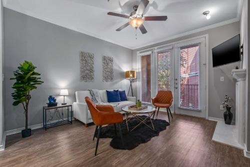 CozySuites Stylish 1BR Apartment at City Place Dallas