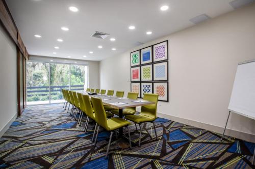 Holiday Inn Express & Suites - Deland South an IHG Hotel - image 7