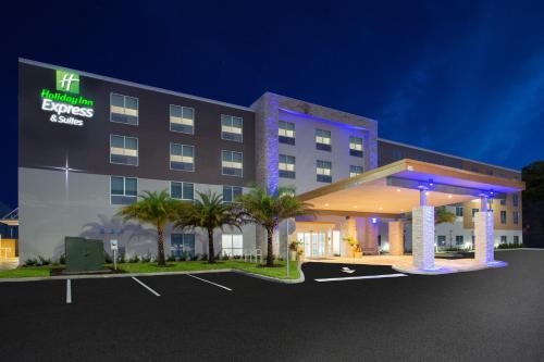 Holiday Inn Express & Suites - Deland South, an IHG Hotel