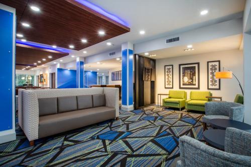 Holiday Inn Express & Suites - Deland South, an IHG Hotel