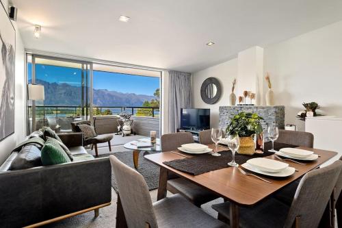 Toru - Eclectic Apartment with Delightful Lake Views — other in 89 Thompson Street, Queenstown, 9300, New Zealand