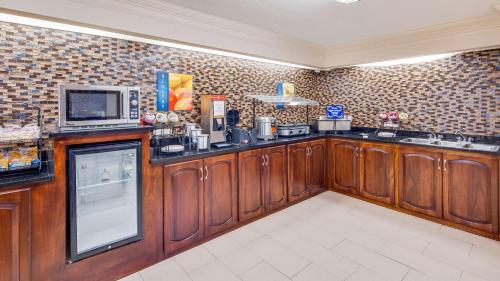 مطعم, Best Western Inn & Suites of Macon in ماكون