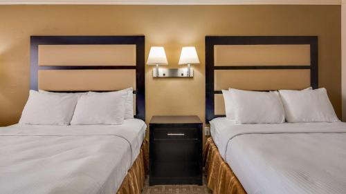 2 queen beds