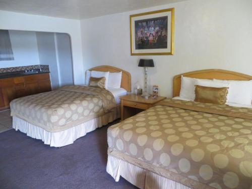 2 queen beds