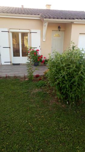 MAISON PLAIN-PIED PROCHE FUTUROSCOPE GARE TGV gîte à louer Ensoulesse