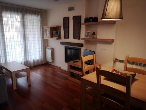  ESQUÍ, MONTAÑA, BTT y SENDERISMO EN PIRINEOS, APARTAMENTOS MARGAS GOLF in Sabiñánigo