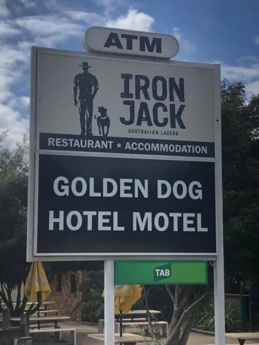 A szálláshely kívülről, The Golden Dog Hotel in Nana Glen