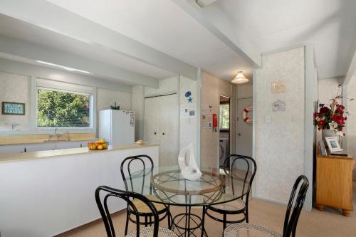 Zuhanyzó, Pukenui Paradise - Havelock Holiday Home in Havelock