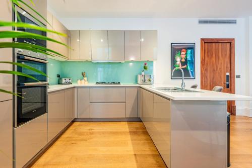 ARCORE Premium Rental Shaftesbury Avenue, Londyn (zdjęcie 3)