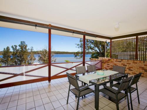 Bayview I Absolute Waterfront with Jetty I 5 Mins to Hyams Beach