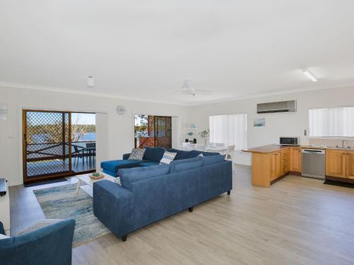 Bayview I Absolute Waterfront with Jetty I 5 Mins to Hyams Beach in Erowal Bay