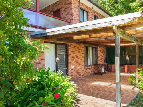 Bayview I Absolute Waterfront with Jetty I 5 Mins to Hyams Beach in Erowal Bay