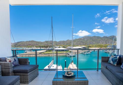 Absolute Waterfront Magnetic Island Over view