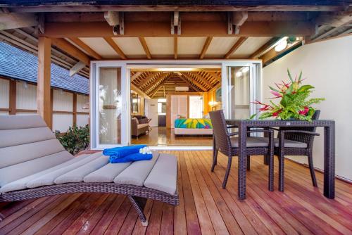 شرفة/ تراس, منتجع بالم جروف (Palm Grove Resort) in Vaimaanga