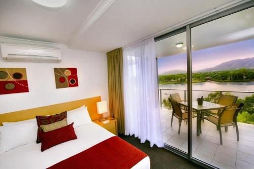 ระเบียง/ชานเรือน, โรงแรมเอดจ์ อพาร์ตเมนท์ (Edge Apartment Hotel) in กลางเมืองร็อคแฮมป์ตัน