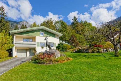 Waldchalet Steinbock - Chalet - Sankt Anton im Montafon